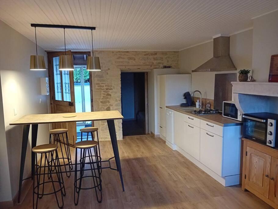 Petite Maison En Pierre Au Calme Avec Exterieur Montbellet Dış mekan fotoğraf