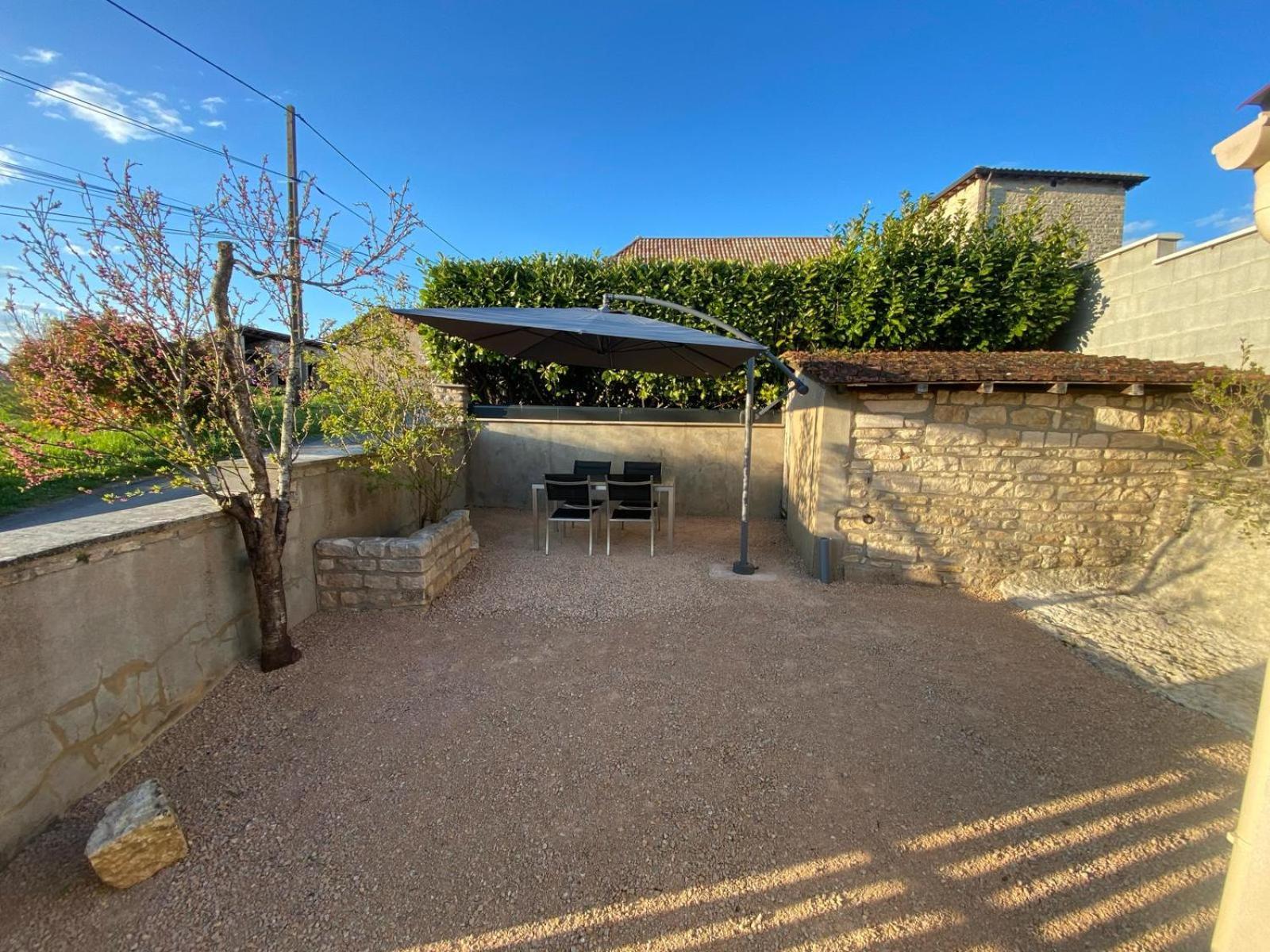 Petite Maison En Pierre Au Calme Avec Exterieur Montbellet Dış mekan fotoğraf